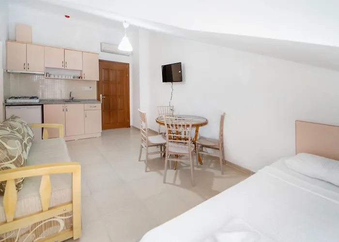 Suzanne & Restaurant פאטהיה