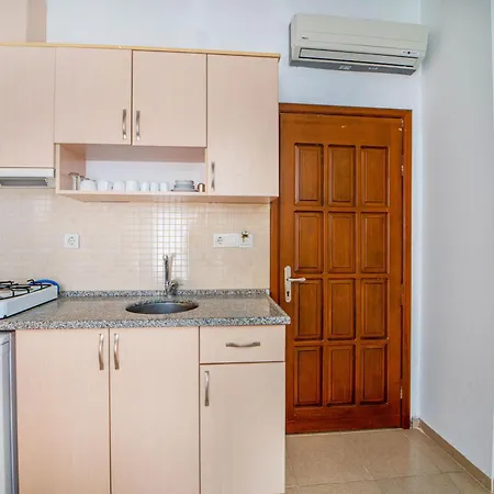 Отель Suzanne & Restaurant *