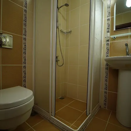 Suzanne & Restaurant Отель *