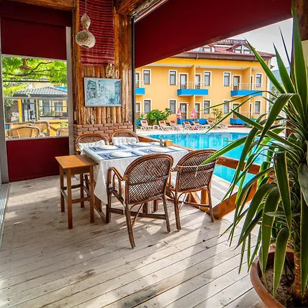 Suzanne & Restaurant Отель *