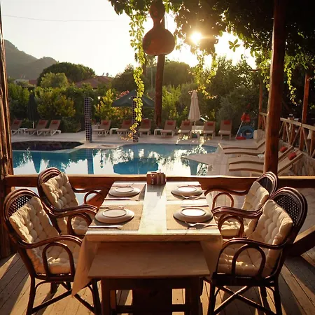 Отель Suzanne & Restaurant *